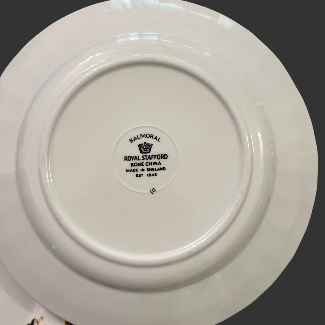 A set of 04 quarter plates