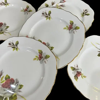 A set of 5 quarter plates