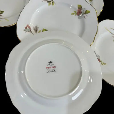 A set of 5 quarter plates