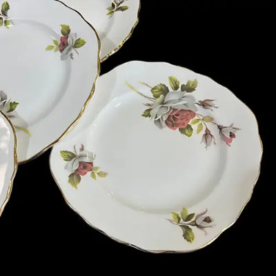 A set of 5 quarter plates