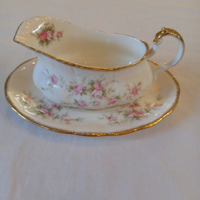 Gravy Boat With Base Plate